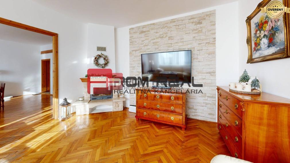 Zabehnutý penzión s reštauráciou a luxusným bytom