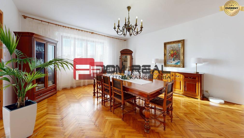 Zabehnutý penzión s reštauráciou a luxusným bytom