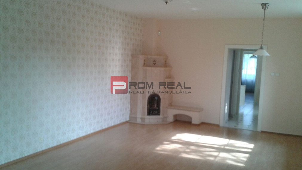 PREDAJ Rodinný dom s bazénom, potenciálom a 10 árovým pozemkom v dobrej lokalite Podunajské Biskupice