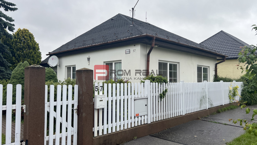 PREDAJ Rodinný dom s bazénom, potenciálom a 10 árovým pozemkom v dobrej lokalite Podunajské Biskupice