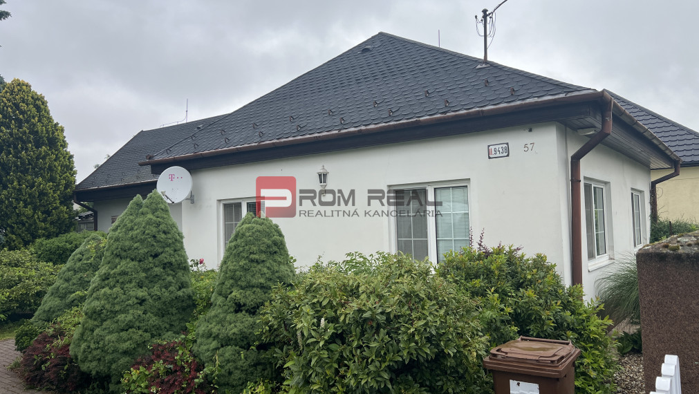 PREDAJ Rodinný dom s bazénom, potenciálom a 10 árovým pozemkom v dobrej lokalite Podunajské Biskupice