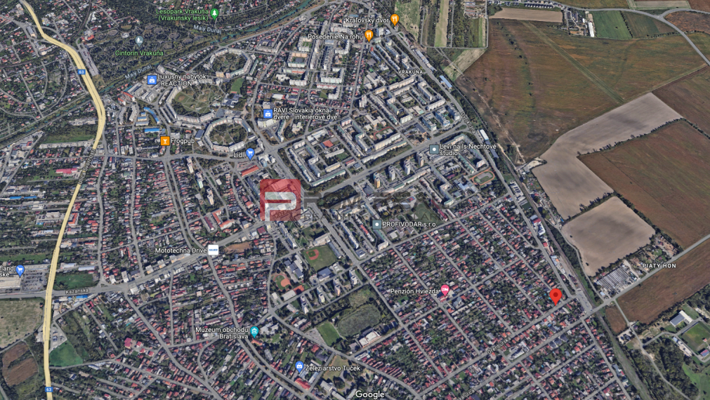 PREDAJ Rodinný dom s bazénom, potenciálom a 10 árovým pozemkom v dobrej lokalite Podunajské Biskupice