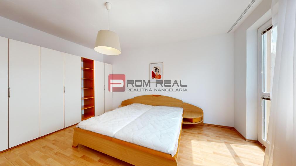 Na PRENÁJOM 2 izbový byt priamo v centre mesta Pezinok