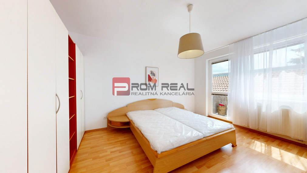 Na PRENÁJOM 2 izbový byt priamo v centre mesta Pezinok