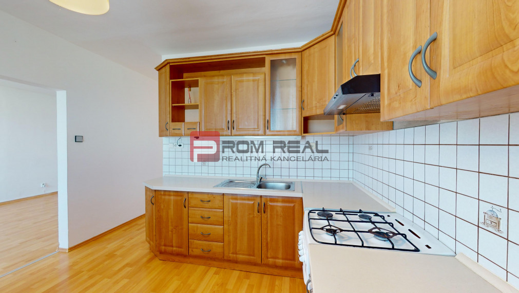 Veľký 3 izbový byt 80 m2+parkovanie, Trenčianske Bohuslavice