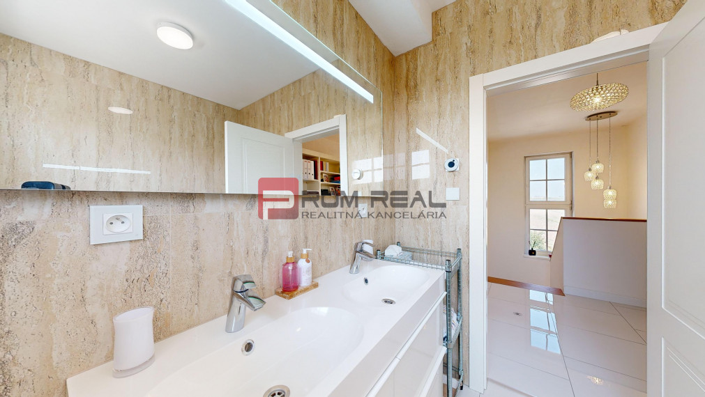 PREDANÉ Luxusná vila Senec