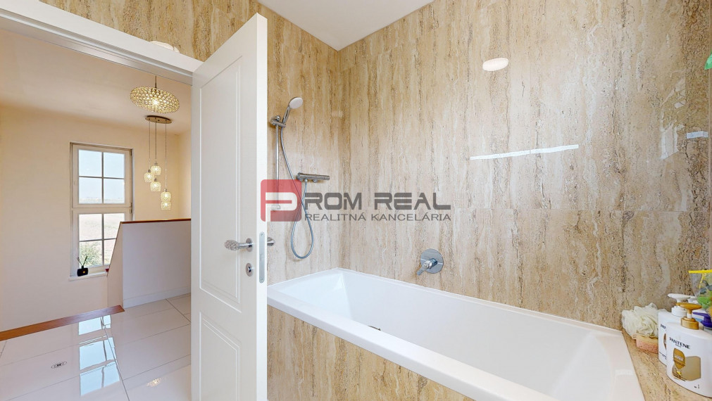 PREDANÉ Luxusná vila Senec