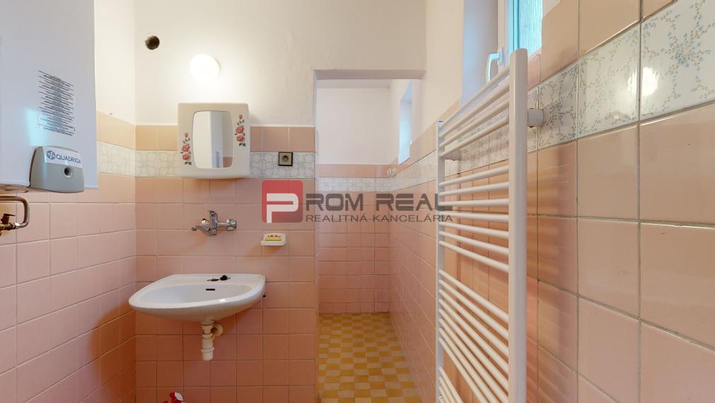 REZERVOVANÉ veľkého rodinného domu v centre Pezinka