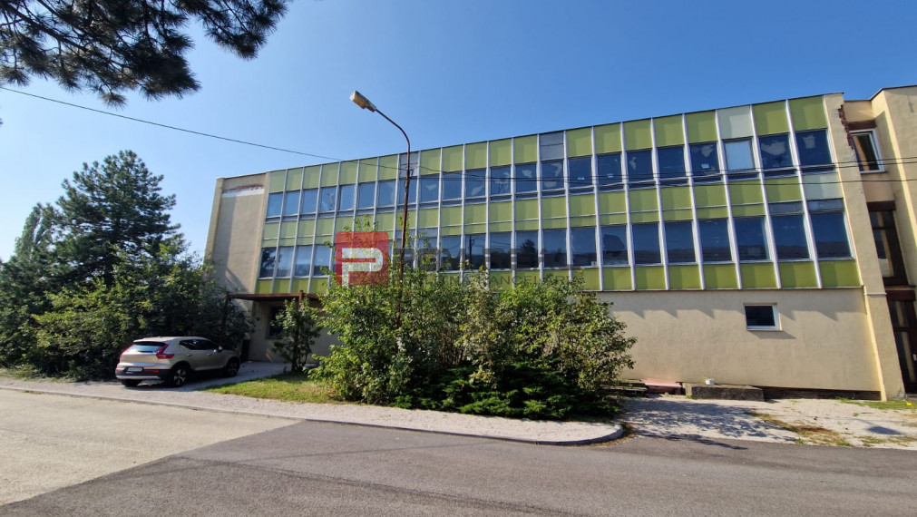 Predaj Administratívna budova Bratislava III, Rybničná ul. 1707 m2 s parkovaním