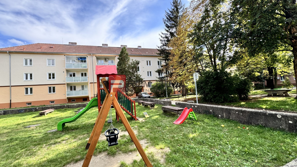 REZERVOVANE - 2 izb. tehlový byt v Trenčíne, Inovecká, veľký balkón, 66 m2