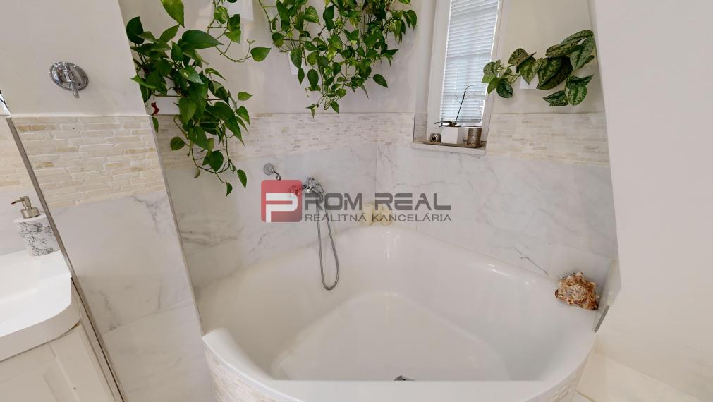 8 izbový rodinný dom PEZINOK