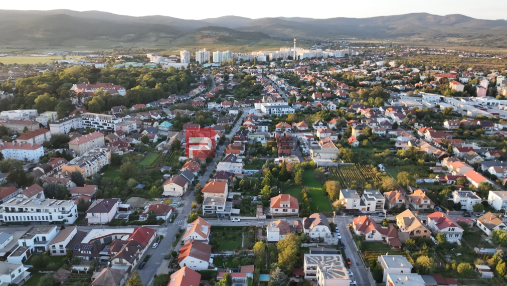 PREDAJ 8 izbový rodinný dom PEZINOK