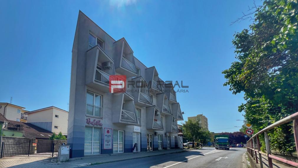 na PRENÁJOM  zariadený 2 izbový byt priamo v centre mesta Senec