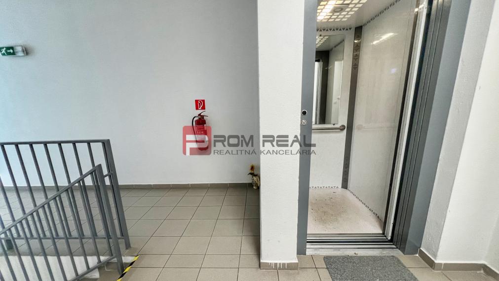 na PRENÁJOM  zariadený 2 izbový byt priamo v centre mesta Senec