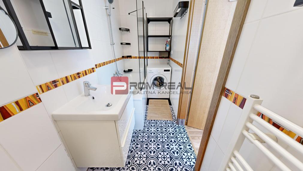 Na PRENÁJOM 2 izbový byt s dvomi terasami vo výbornej lokalite Bratislava - Vrakuňa v bytovom dome vila Lujza