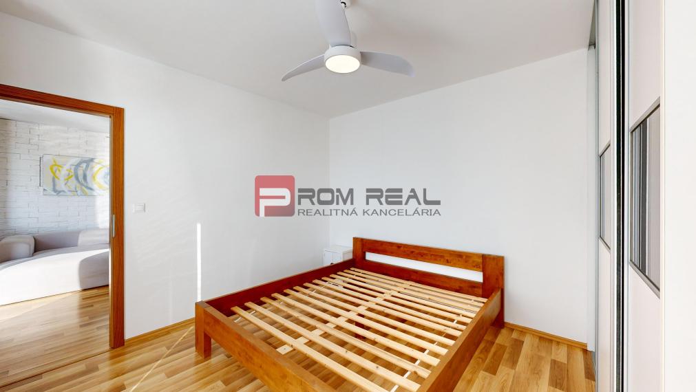 Na PRENÁJOM 2 izbový byt s dvomi terasami vo výbornej lokalite Bratislava - Vrakuňa v bytovom dome vila Lujza