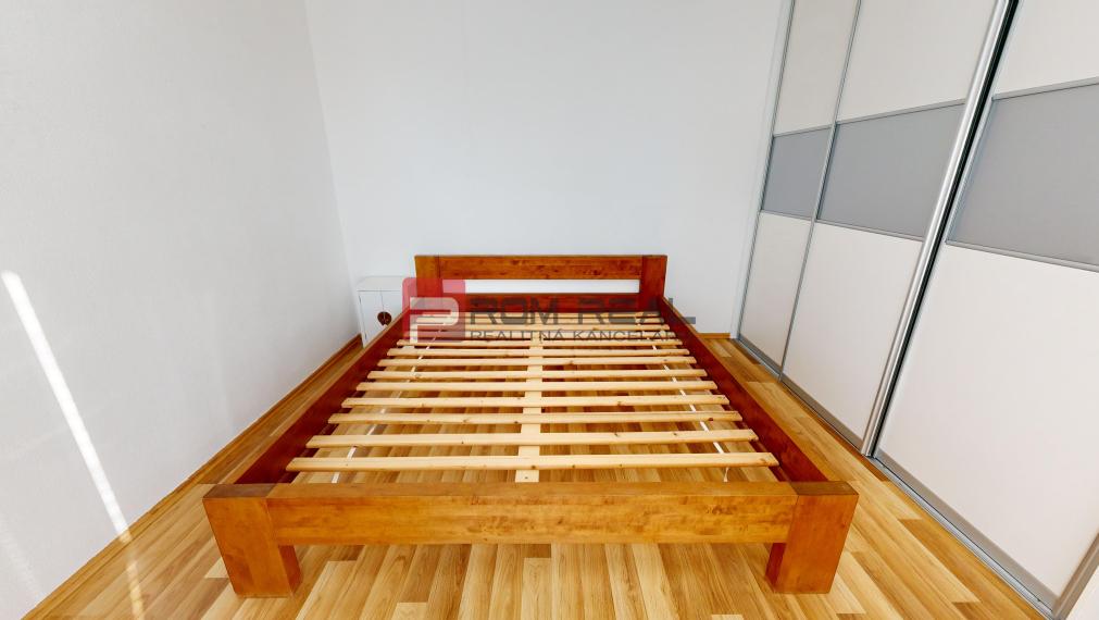 Na PRENÁJOM 2 izbový byt s dvomi terasami vo výbornej lokalite Bratislava - Vrakuňa v bytovom dome vila Lujza