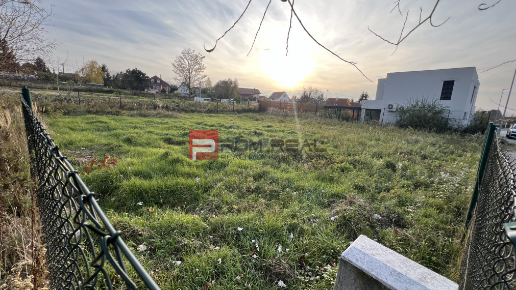 PREDAJ nádherný pozemok všetky siete Záhorská Bystrica