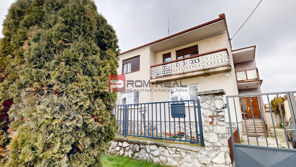 PREDANÉ - EXKLUZÍVNE na predaj 6 izbový dvojpodlažný, podpivničený rodinný dom s garážou v obci Košúty