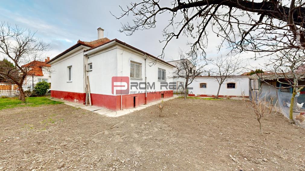 Na PREDAJ rodinný dom vo výbornej lokalite Bratislava - Ružinov
