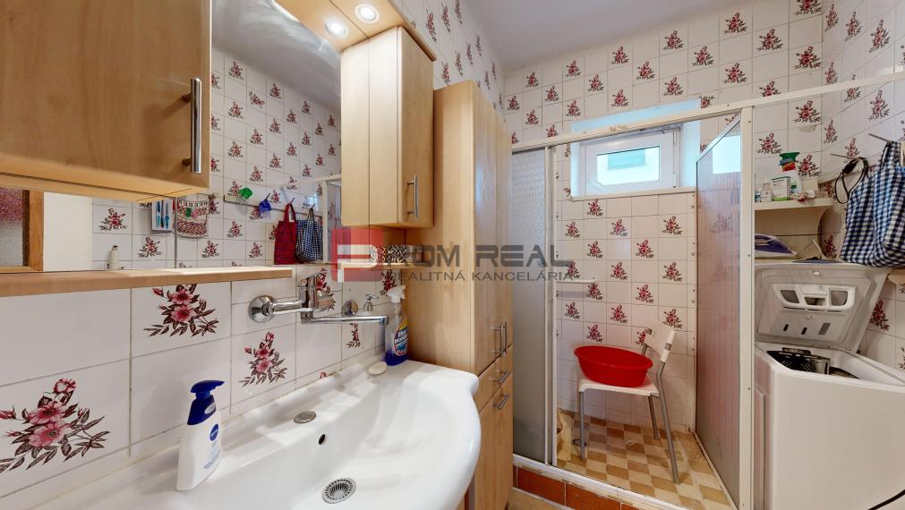 Na PREDAJ rodinný dom vo výbornej lokalite Bratislava - Ružinov