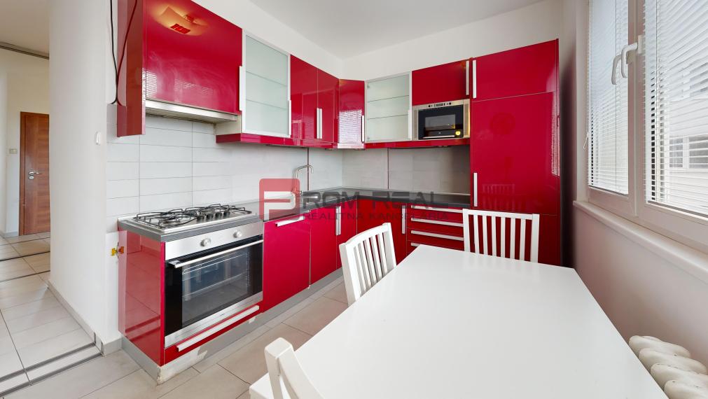 REZERVOVANÉ Praktický 4i byt na predaj