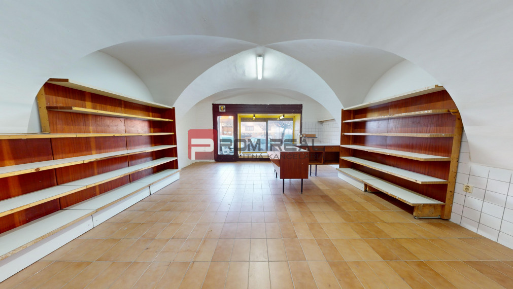 PRENAJATÉ Na prenájom Svätý Jur obchodný priestor 70 m2 v centre mesta
