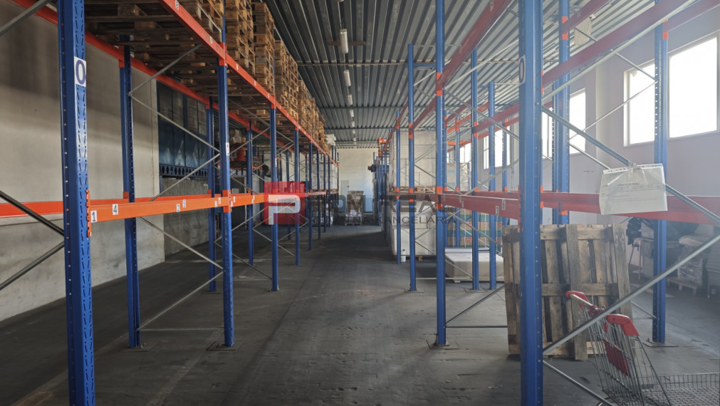 PRENÁJOM - zateplená skladová hala 547 m2, Modra