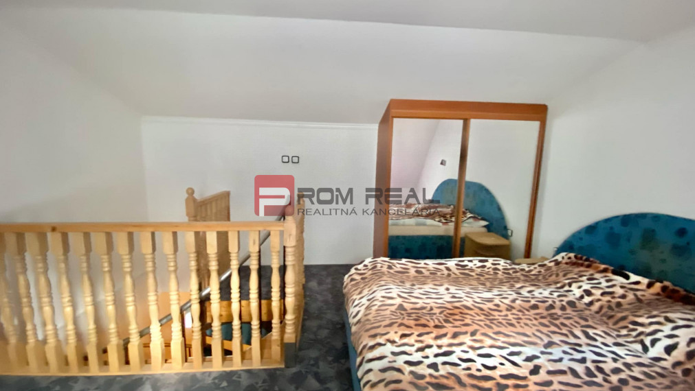 Priestranný 2-izbový mezonet na prenájom - Svätý Jur