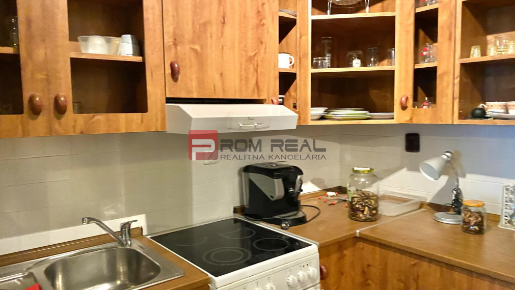 Priestranný 2-izbový mezonet na prenájom - Svätý Jur