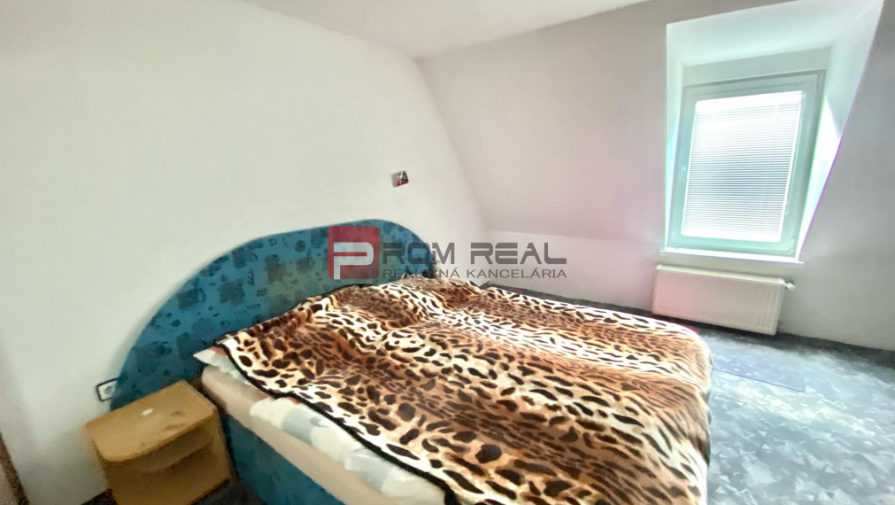 Priestranný 2-izbový mezonet na prenájom - Svätý Jur