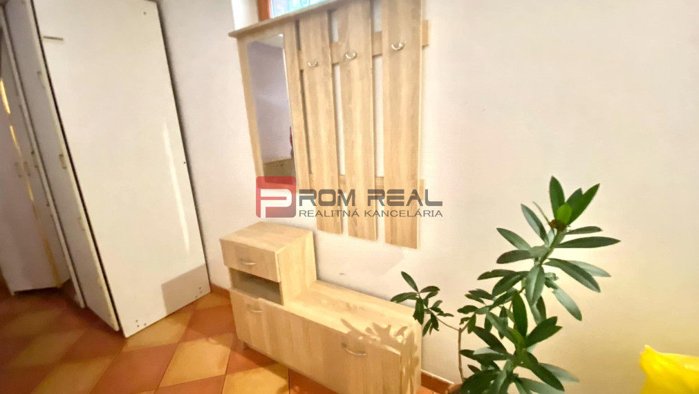 Priestranný 2-izbový mezonet na prenájom - Svätý Jur