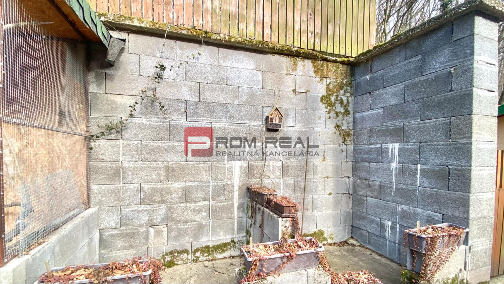 Priestranný 2-izbový mezonet na prenájom - Svätý Jur