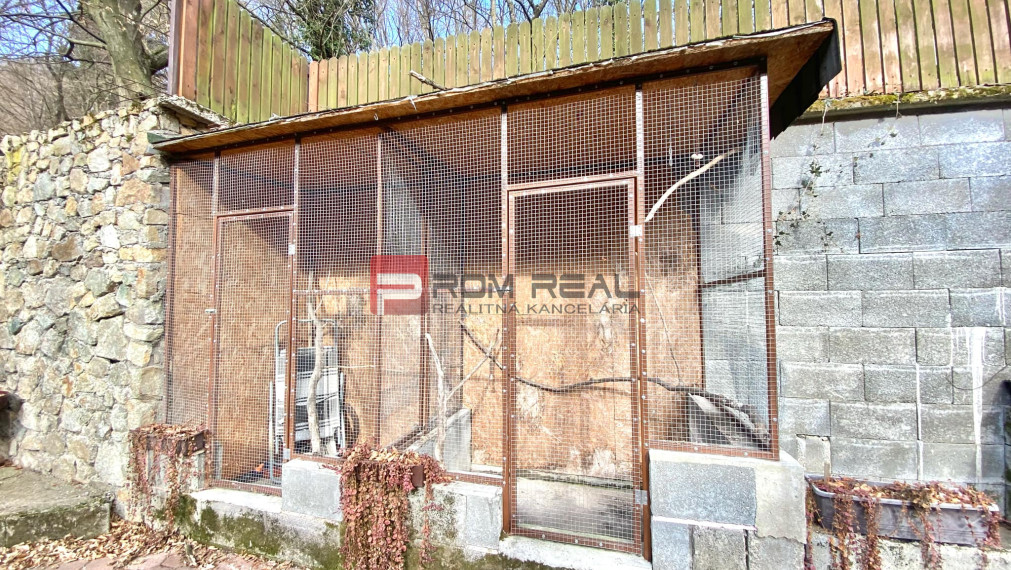 Priestranný 2-izbový mezonet na prenájom - Svätý Jur