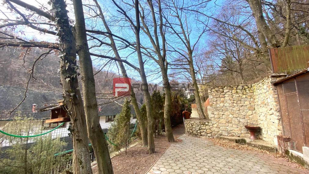 Priestranný 2-izbový mezonet na prenájom - Svätý Jur