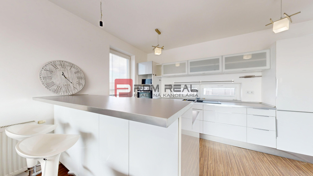 PREDANÉ Exkluzívne na predaj veľký 2-izbový byt s nadštandardnou terasou a parkovaním