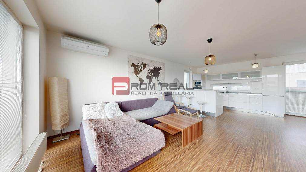 PREDANÉ Exkluzívne na predaj veľký 2-izbový byt s nadštandardnou terasou a parkovaním