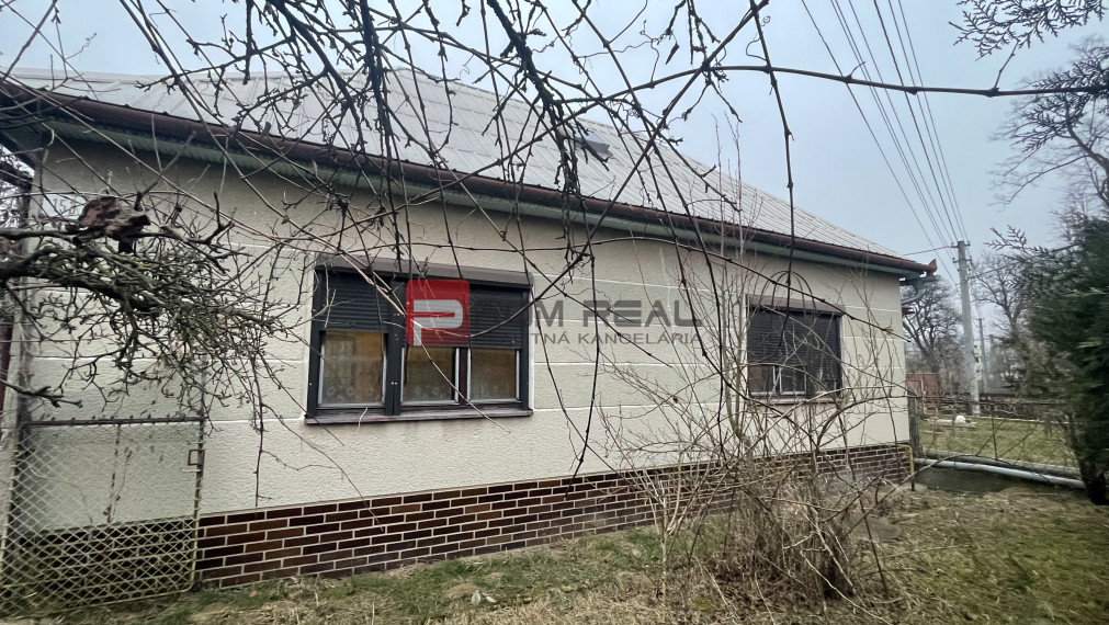 REZERVOVANÉ 🌿 Romantický starší dom s pozemkom v obci Vaďovce, okres Nové Mesto nad Váhom 🌿