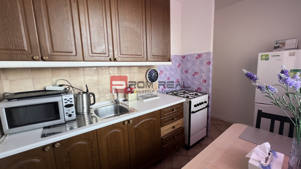 PRENÁJOM Slnečný 1-izbový byt so samostatnou kuchyňou + Net