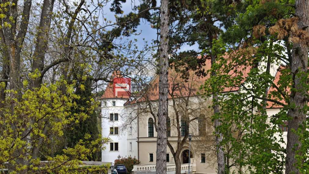 NA PRENÁJOM 3 izbový byt s krásnym výhľadom na zámok Šimák