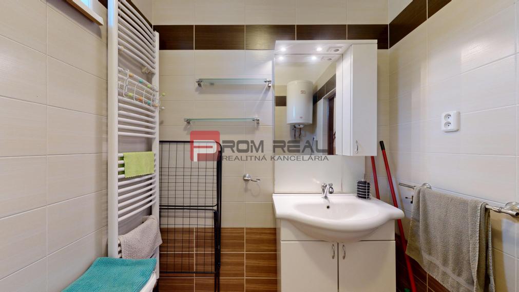 Na predaj rodinný dom s pekným pozemkom Slovenský Grob