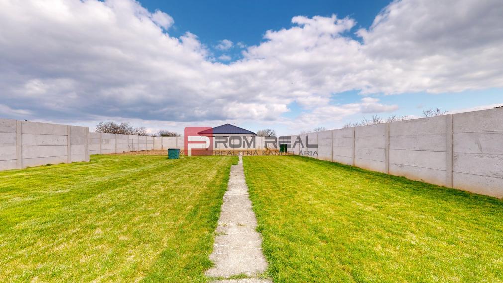 Na predaj rodinný dom s pekným pozemkom Slovenský Grob