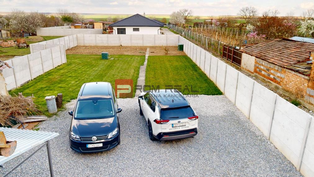 Na predaj rodinný dom s pekným pozemkom Slovenský Grob