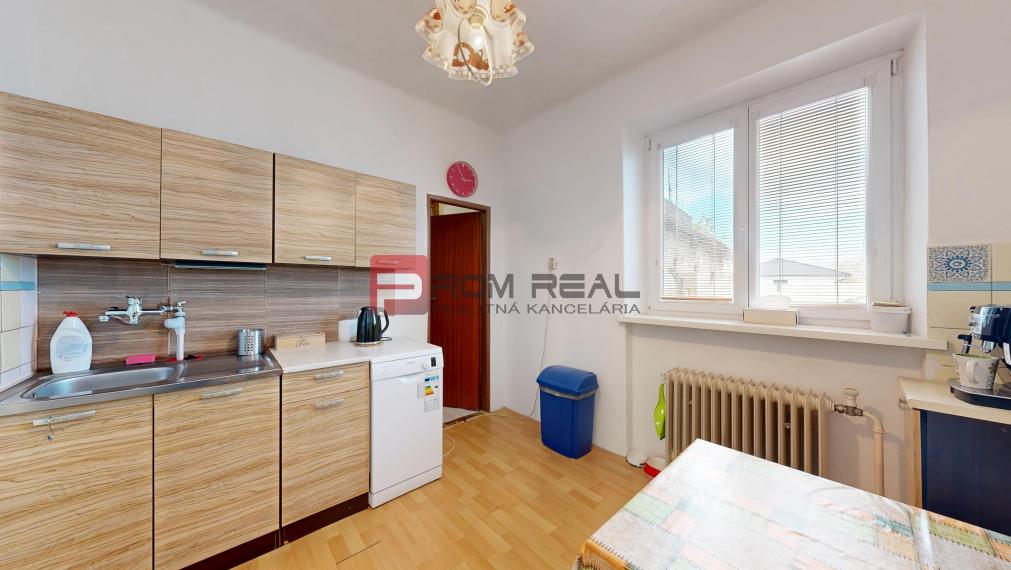 Na predaj rodinný dom s pekným pozemkom Slovenský Grob