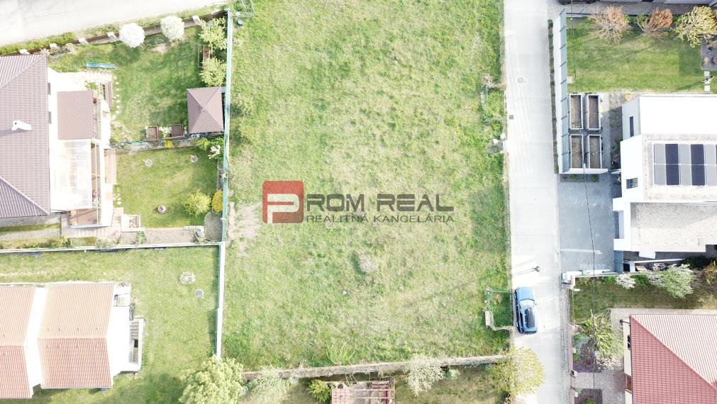 Nádherný slnečný pozemok v lukratívnej štvrti Stupava 636 m2