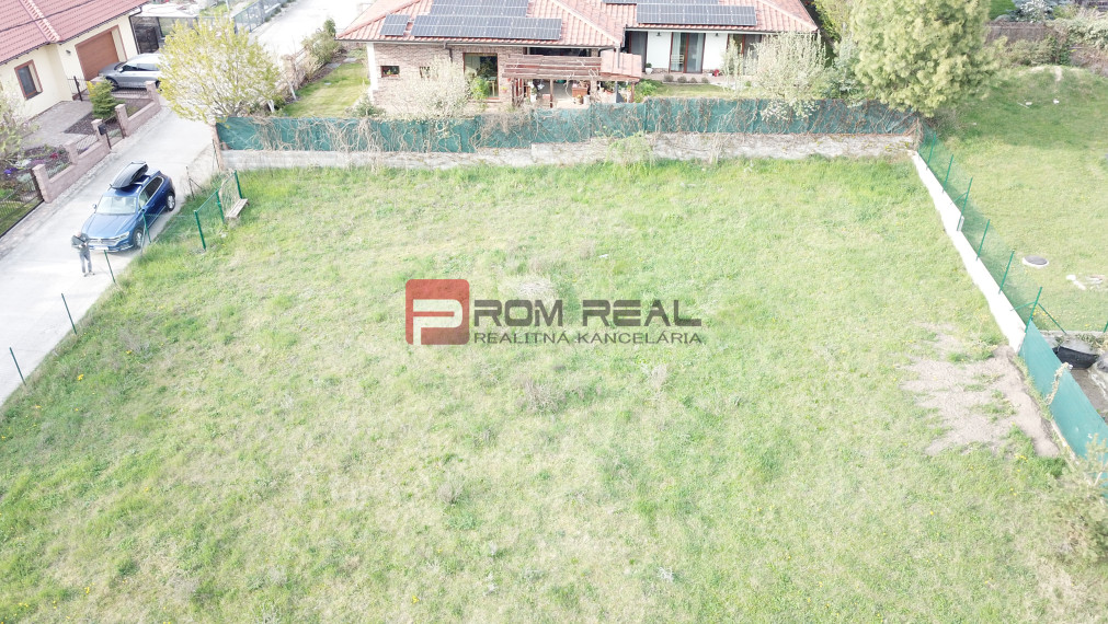 Nádherný slnečný pozemok v lukratívnej štvrti Stupava 636 m2