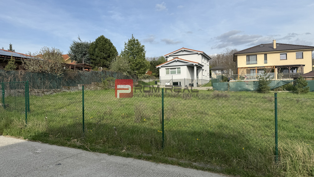 Nádherný slnečný pozemok v lukratívnej štvrti Stupava 636 m2