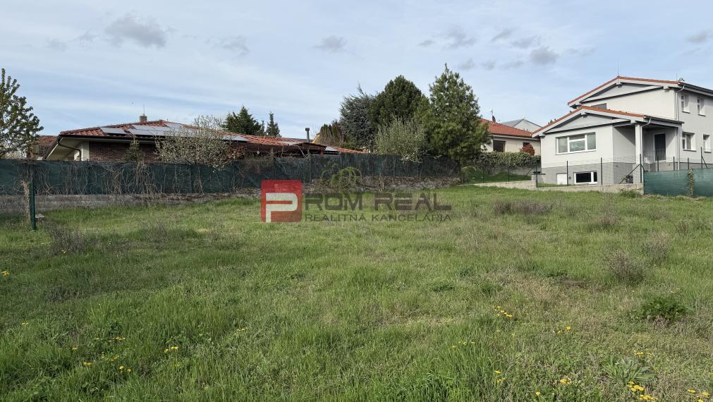 Nádherný slnečný pozemok v lukratívnej štvrti Stupava 636 m2