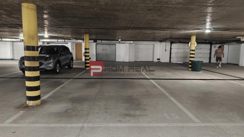 Ponúkame na PRENÁJOM veľkometrážny 3 izbový byt s parkovacím miestom