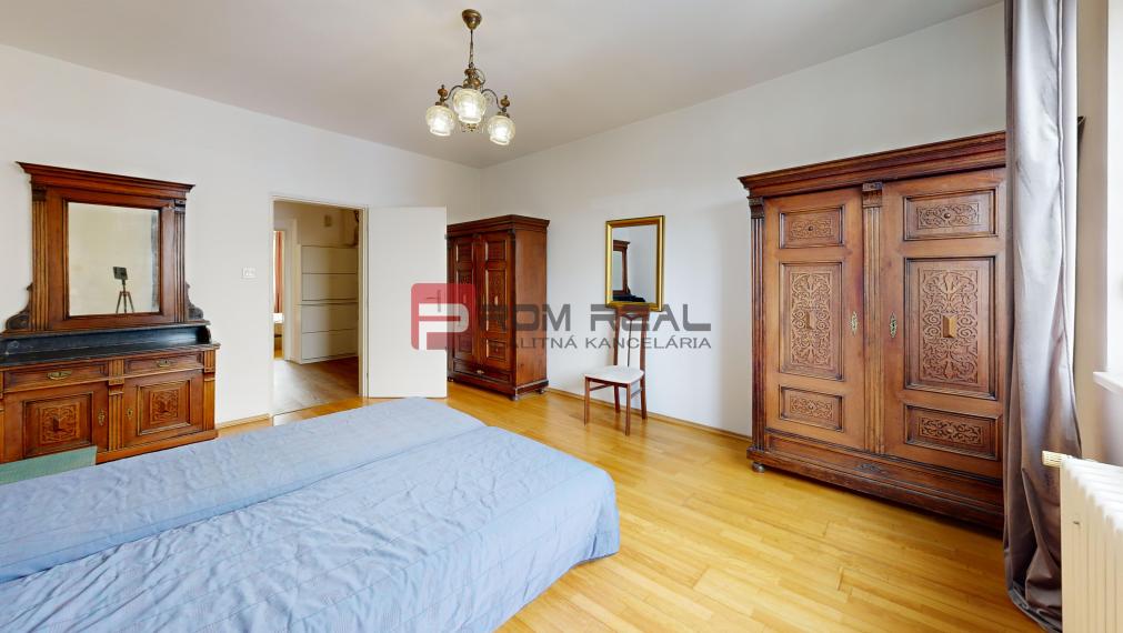 Ponúkame na PRENÁJOM veľkometrážny 3 izbový byt s parkovacím miestom